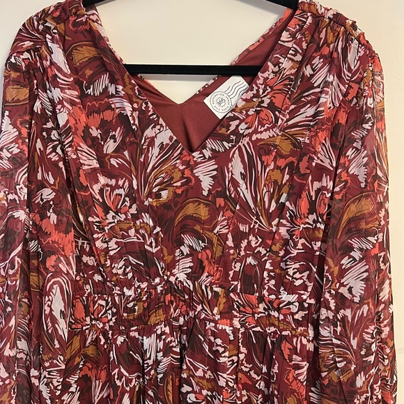 Elegant Floral V-Neck Dress - Picture 2 of 4